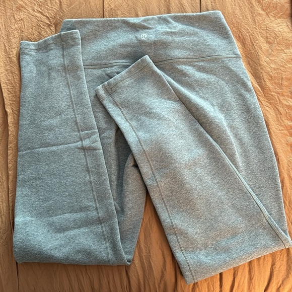 Women’s Lululemon Fleece leggings. Size 6 - Picture 3 of 5
